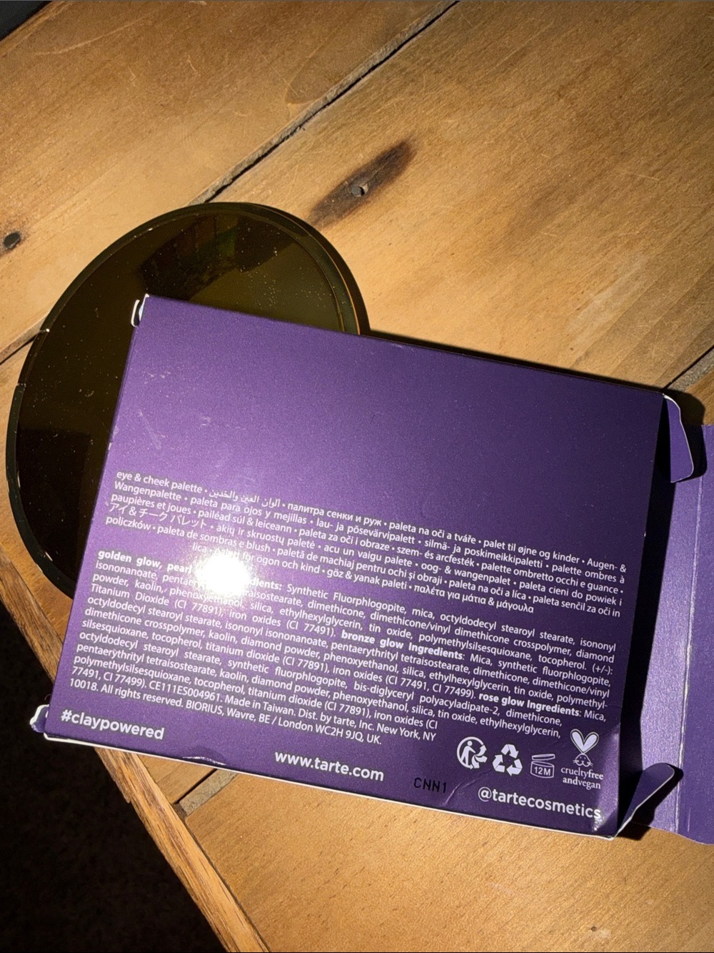 tarte Gold Glow Wardrobe Highlighting Palette Compact - Picture 5 of 10
